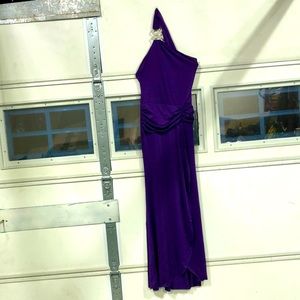 One shoulder strap Purple long dress with slit on the left side, worn once